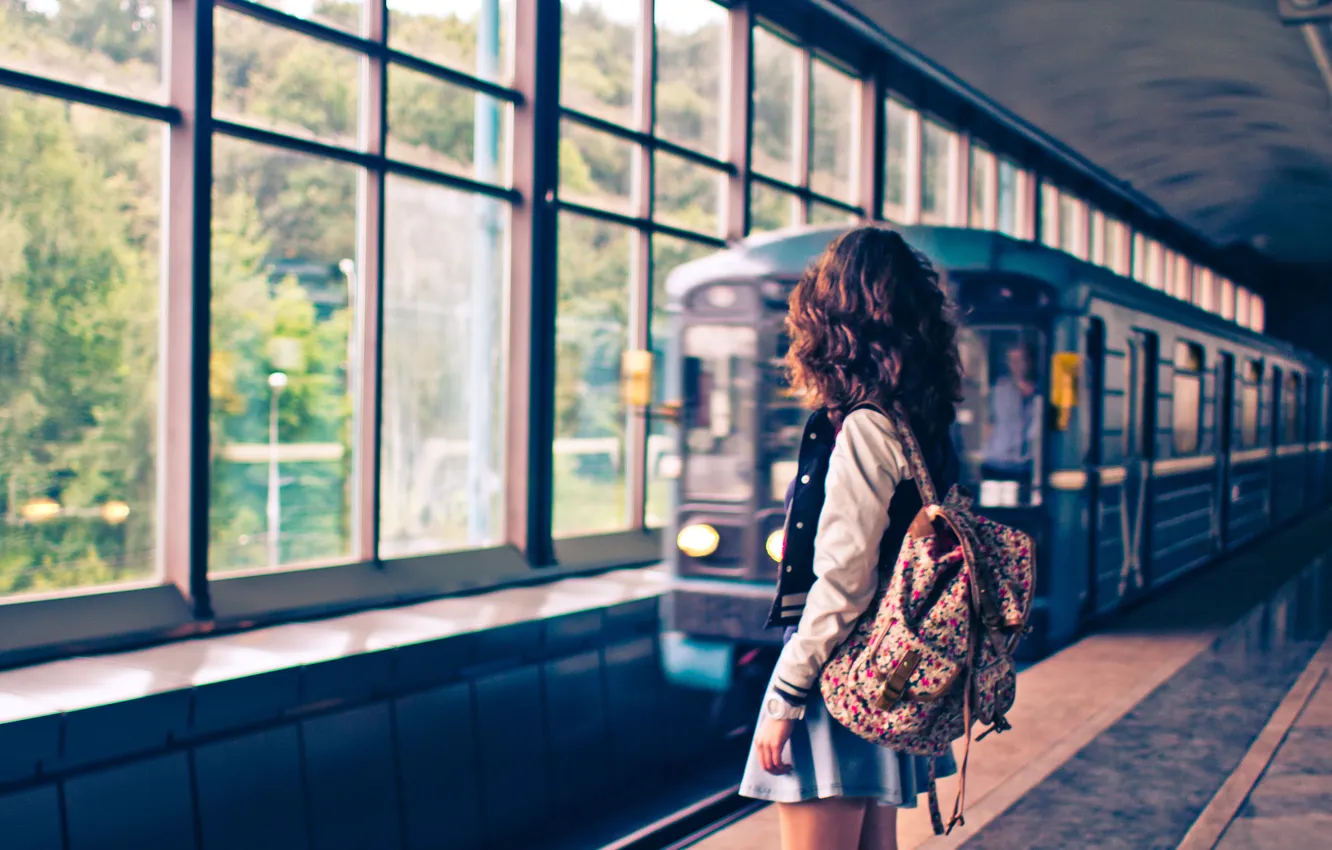 Photo wallpaper girl, metro, cars, Moscow, backpack, platform, Metro