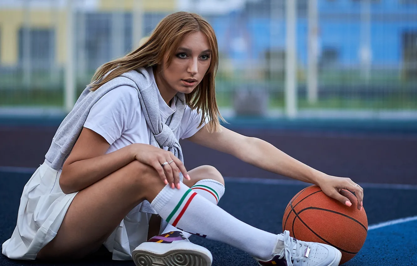 Photo wallpaper girl, pose, the ball, Golf, Playground, Karolina Katlobay, Mikhail Lazarev