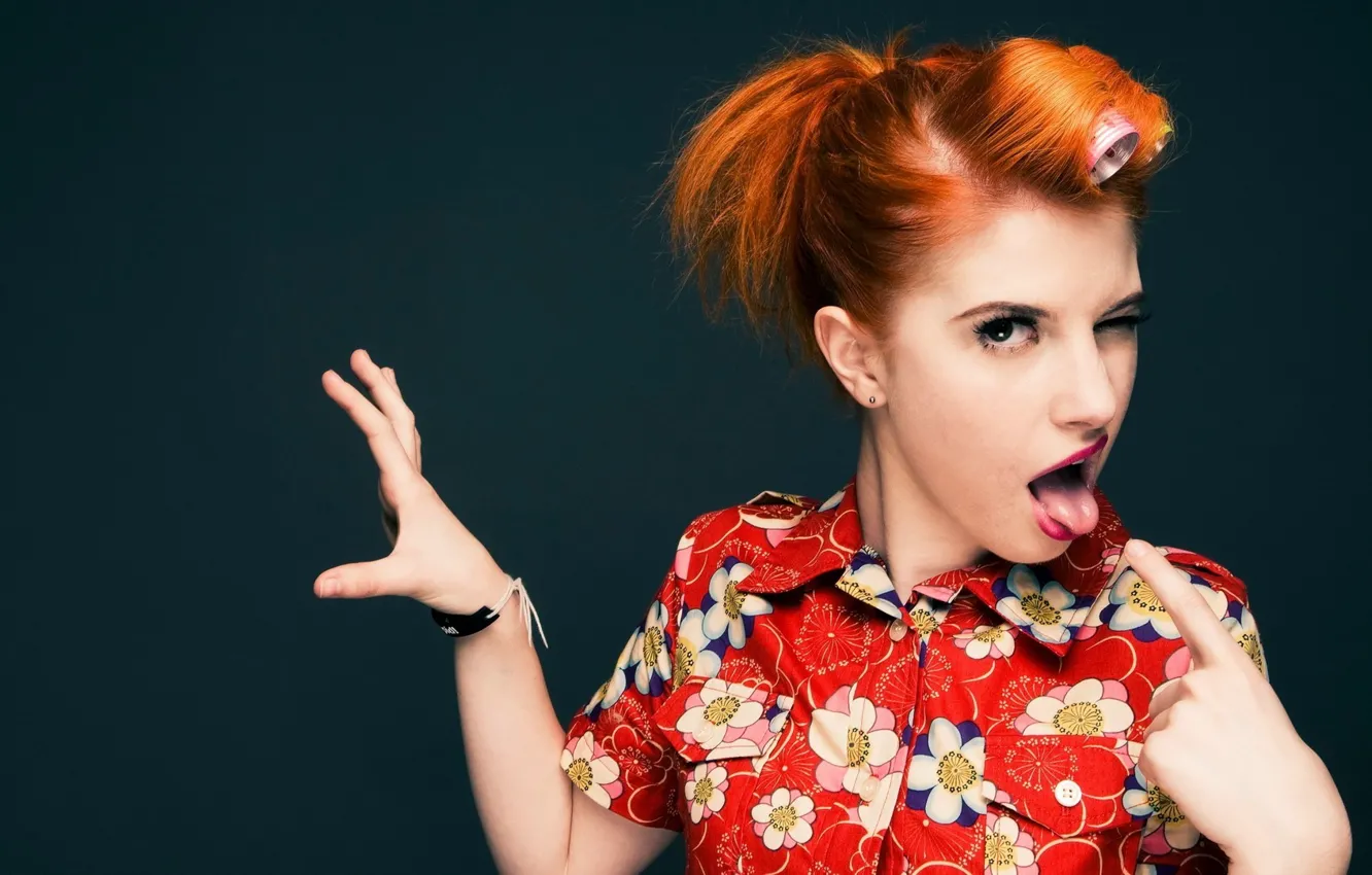 Photo wallpaper language, hands, red, gesture, Hayley Williams, curler