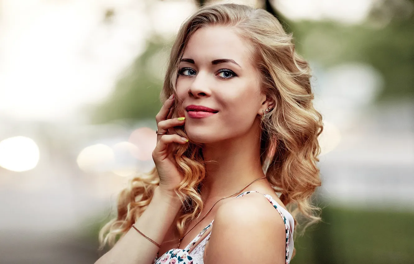 Photo wallpaper look, face, pose, background, model, portrait, hands, makeup