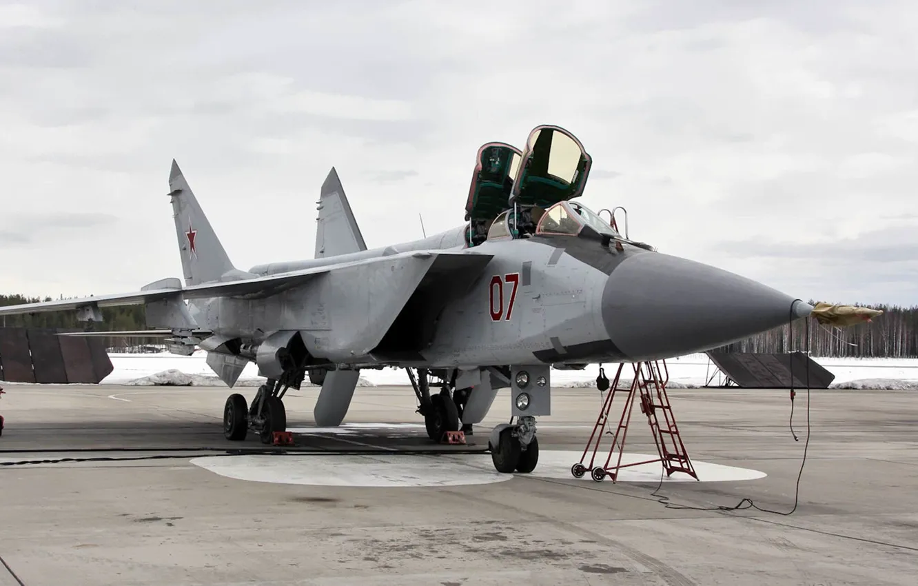 Photo wallpaper Foxhound, The MiG-31, the biggest Parking space
