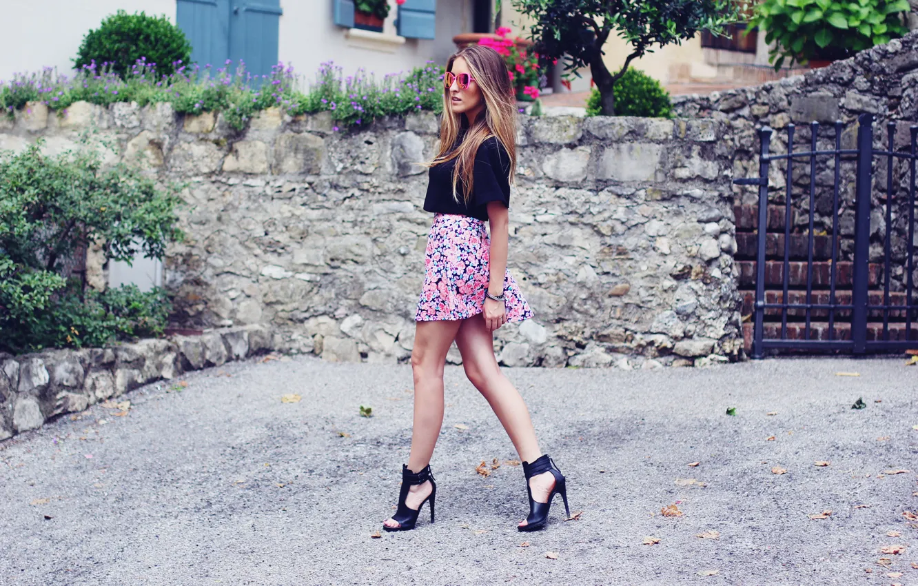 Photo wallpaper girl, street, skirt, glasses, shoes