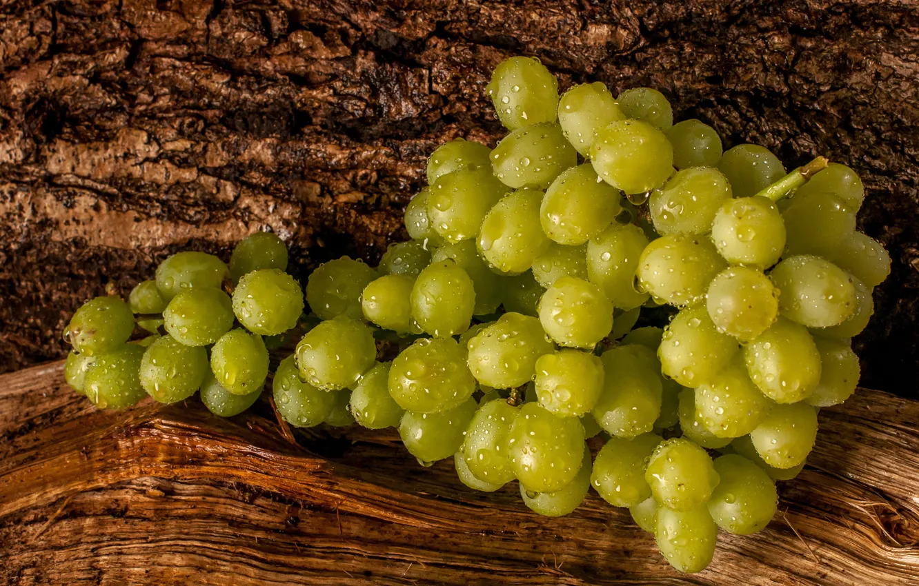 Photo wallpaper drops, trees, green, berries, background, food, grapes, bunch