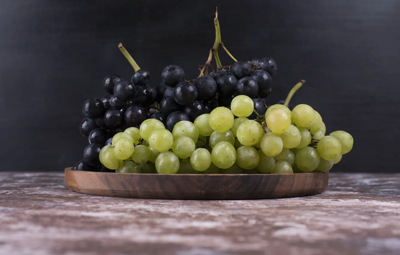 Photo wallpaper plate, grapes, bunch of grapes