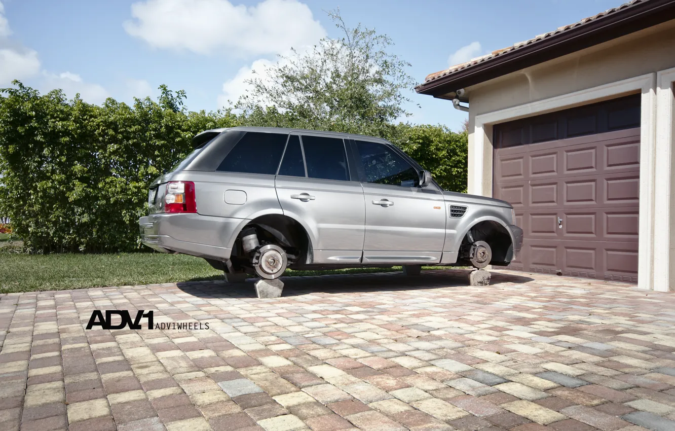 Photo wallpaper garage, silver, Land Rover, Range Rover, on bricks, range Rover, WHEELS, land Rover