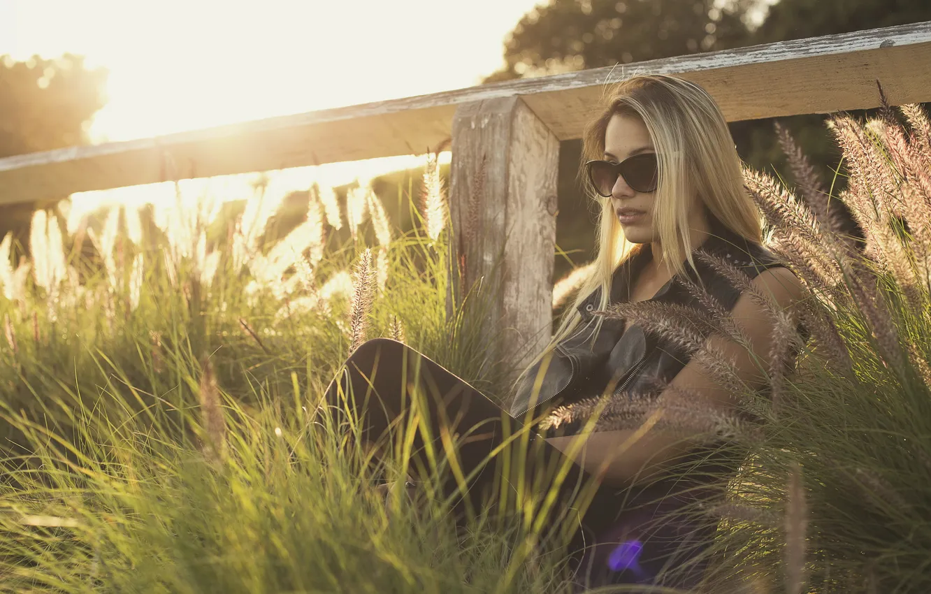 Photo wallpaper the sun, glare, portrait, glasses, weed