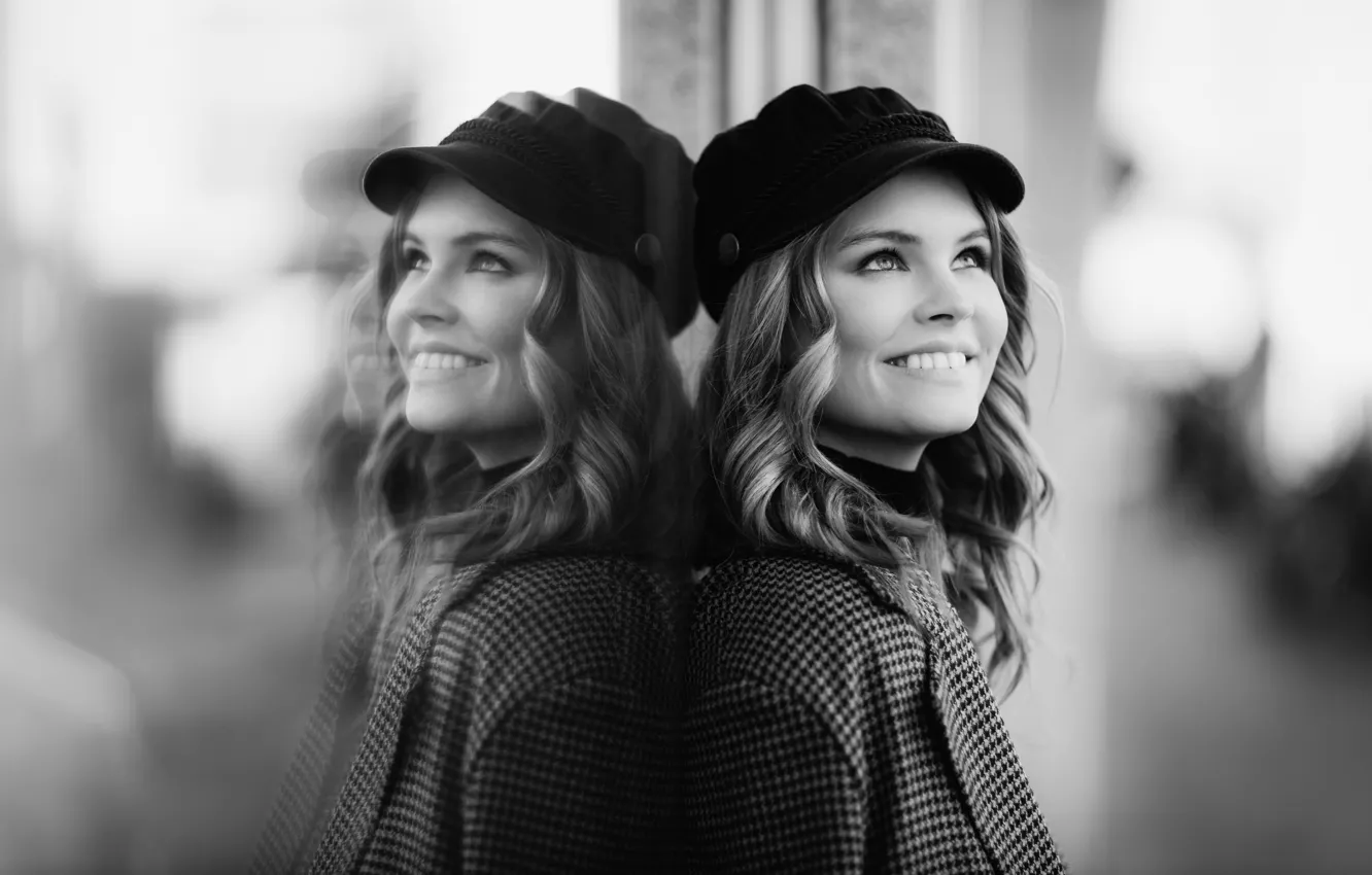 Photo wallpaper girl, face, smile, model, portrait, black and white, cap, monochrome