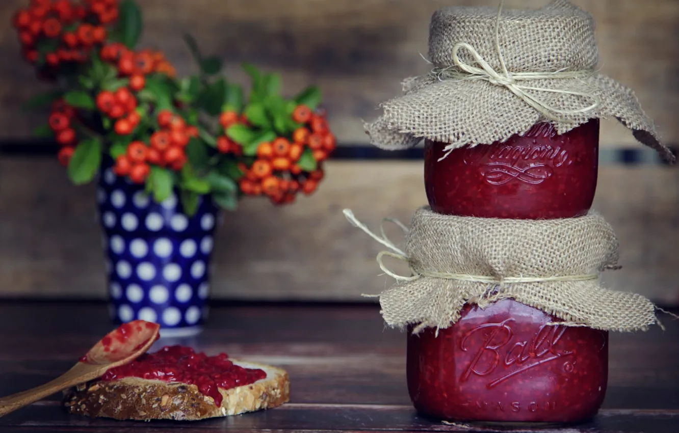 Photo wallpaper jars, Rowan, raspberry, jam