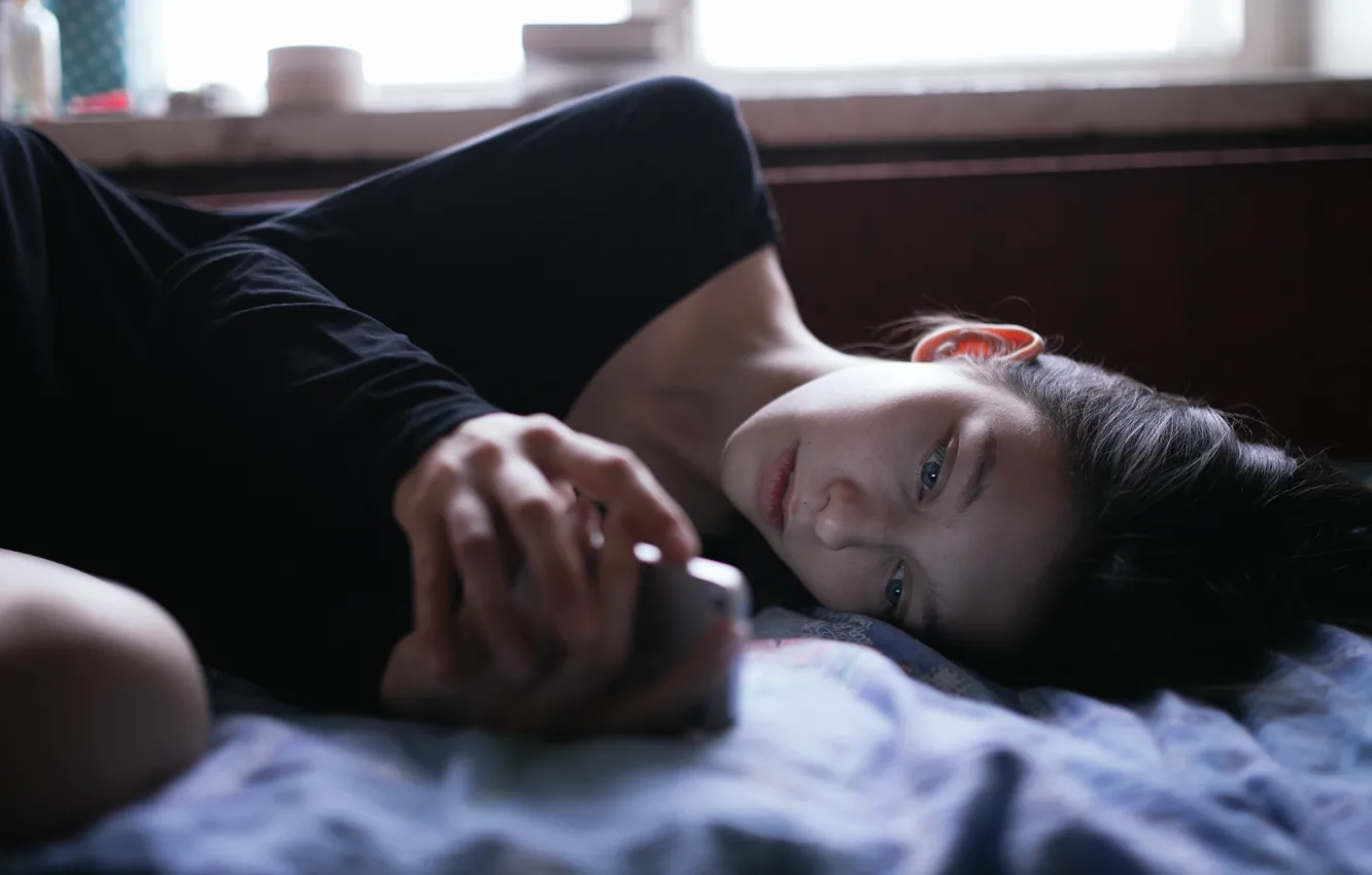 Photo wallpaper girl, smartphone, Artur Bashirov