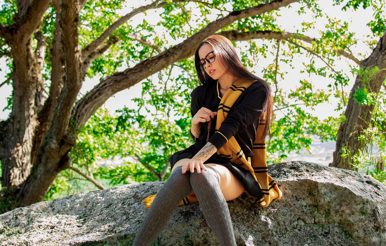 Photo wallpaper forest, girl, Park, scarf, brunette, glasses, knee, Harry Potter