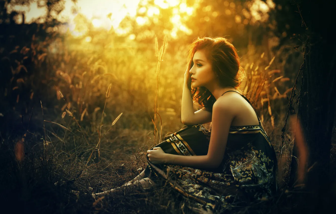 Photo wallpaper field, grass, look, girl, face, model, hair, blur