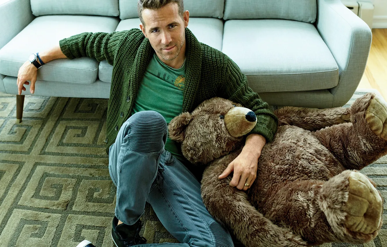 Photo wallpaper toy, jeans, bear, male, Ryan Reynolds, Ryan Reynolds, jacket, bear