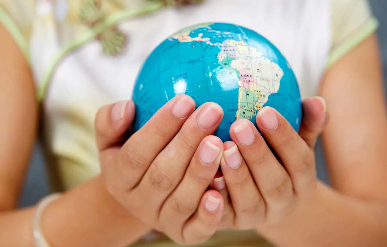 Photo wallpaper macro, woman, positive, plan, hands, blur, beautiful, globe