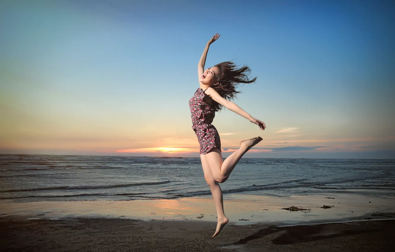 Photo wallpaper sea, girl, smile, jump, Asian