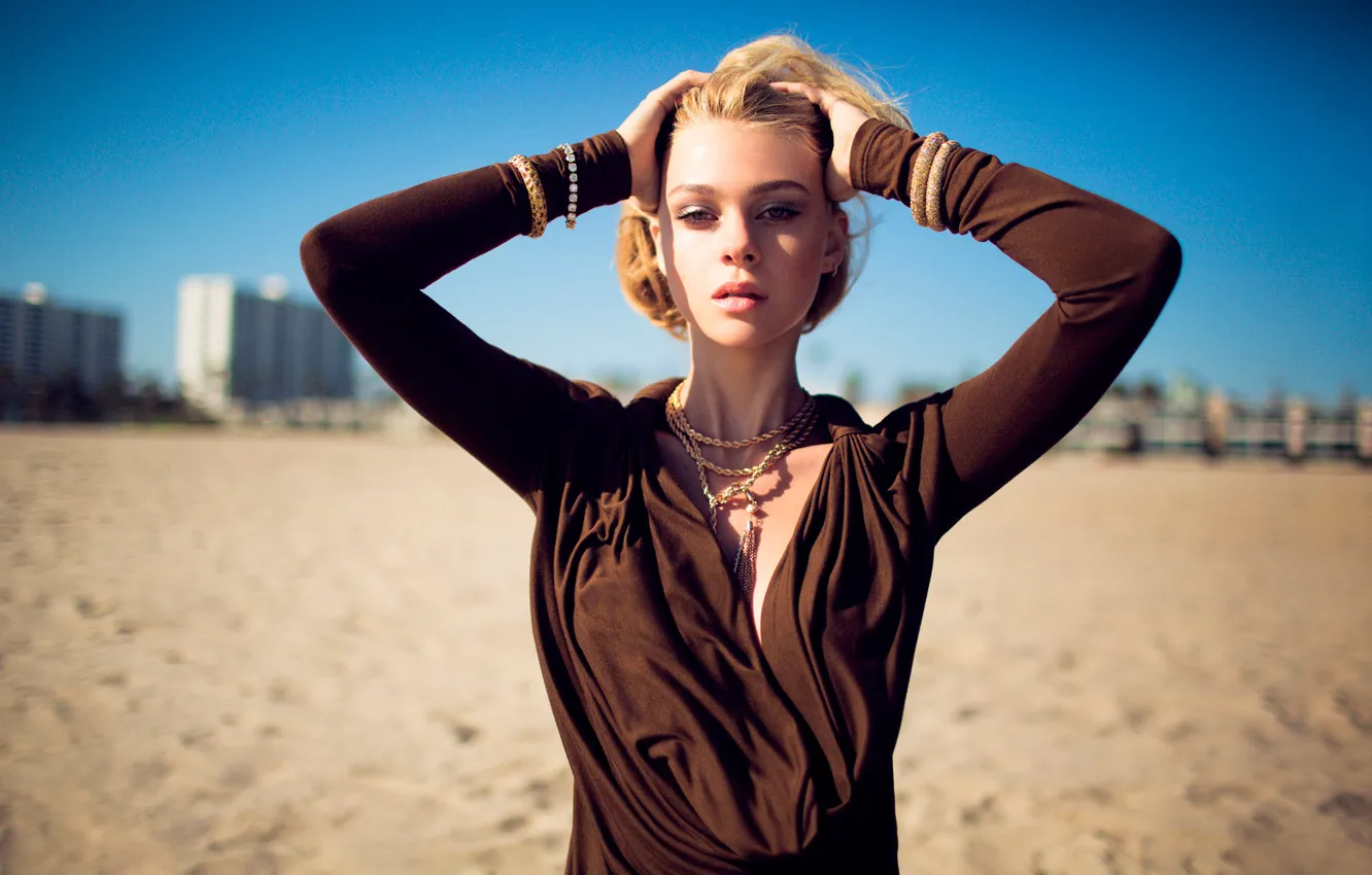 Photo wallpaper photoshoot, The Hollywood Reporter, Nicola Peltz, photographer Mike Rosenthal