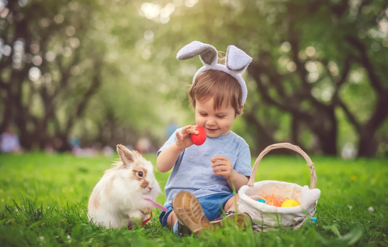 Photo wallpaper grass, trees, children, pose, smile, Park, holiday, glade