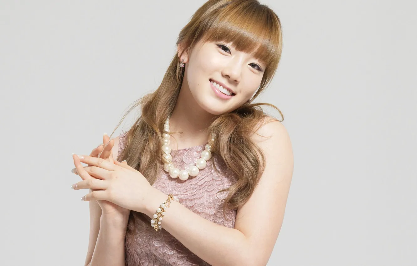 Photo wallpaper girl, decoration, face, smile, earrings, hands, dress, bracelet