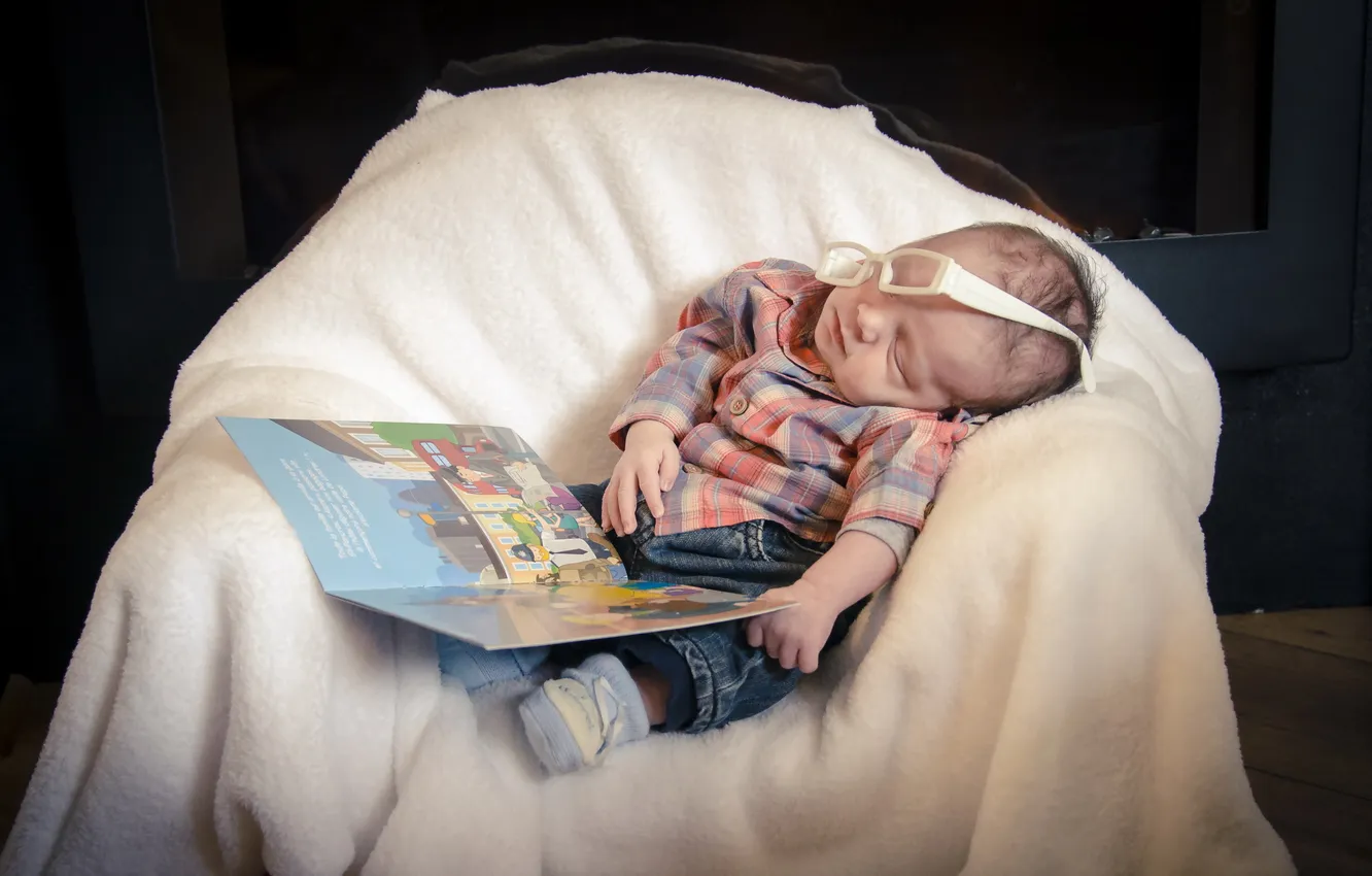 Photo wallpaper glasses, book, Malchik