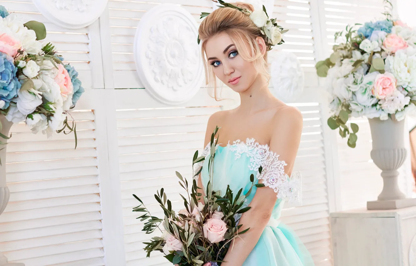 Photo wallpaper flowers, bouquet, makeup, dress, hairstyle, blonde, vase, photoshoot