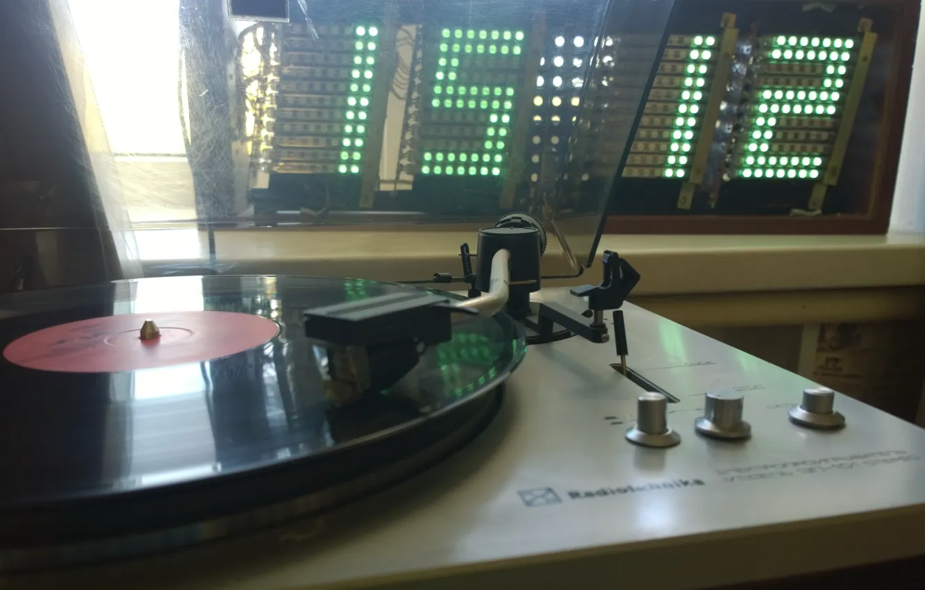 Photo wallpaper watch, player, record