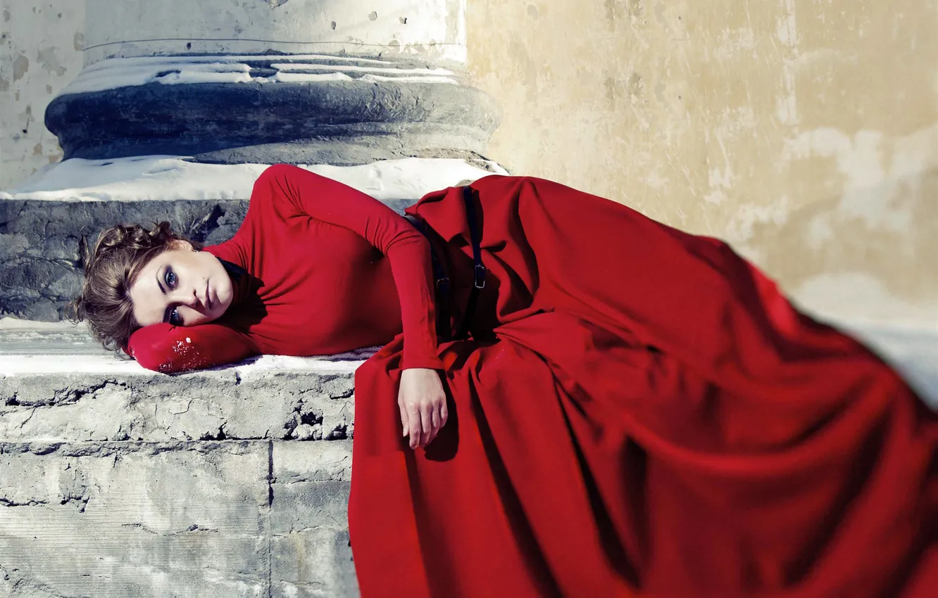 Photo wallpaper look, red, dress, columns, brown hair