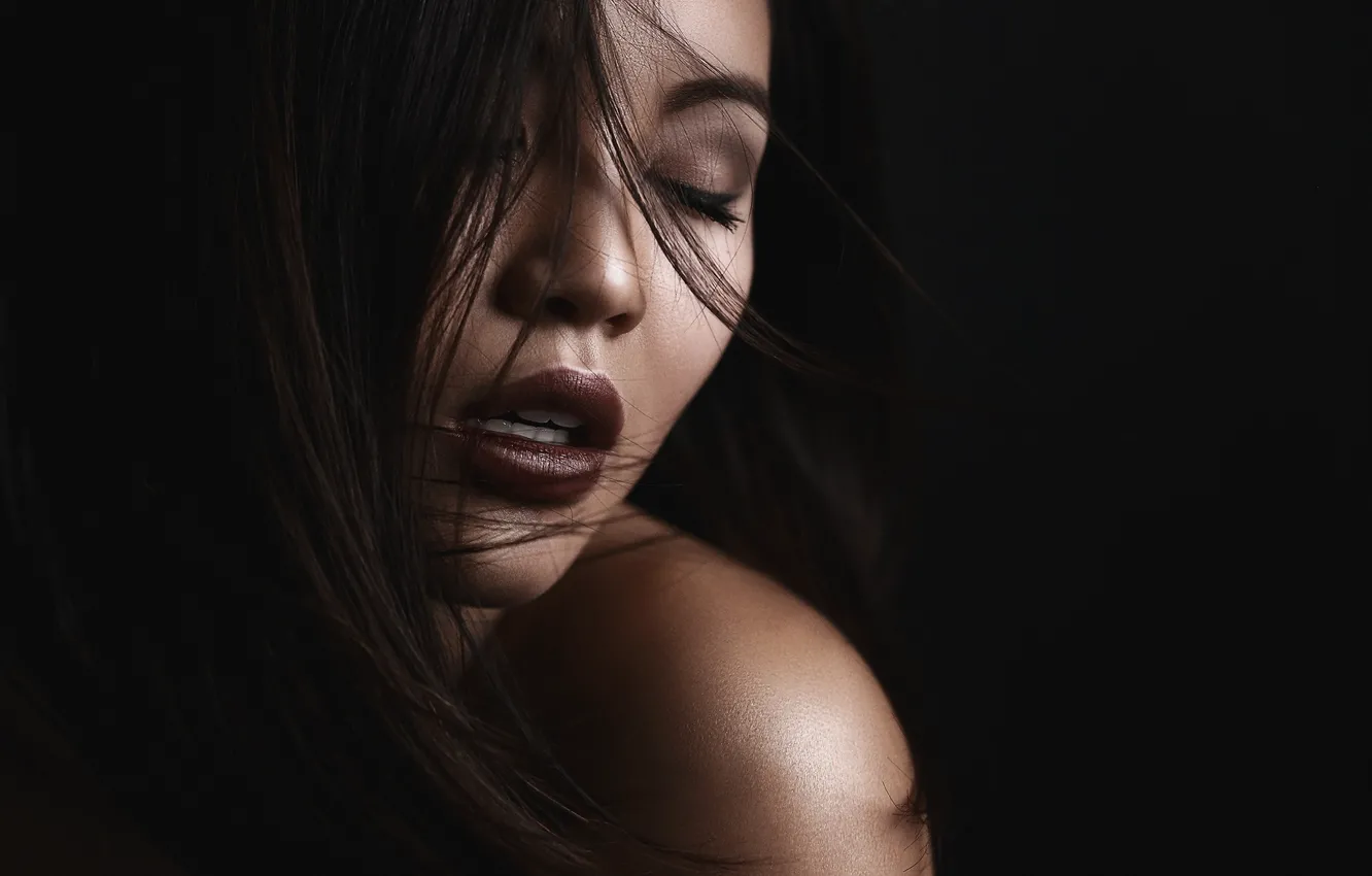 Photo wallpaper close-up, face, pose, model, portrait, makeup, brunette, hairstyle