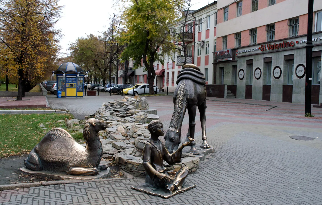 Photo wallpaper autumn, trees, street, home, boy, camel, monument, Chelyabinsk