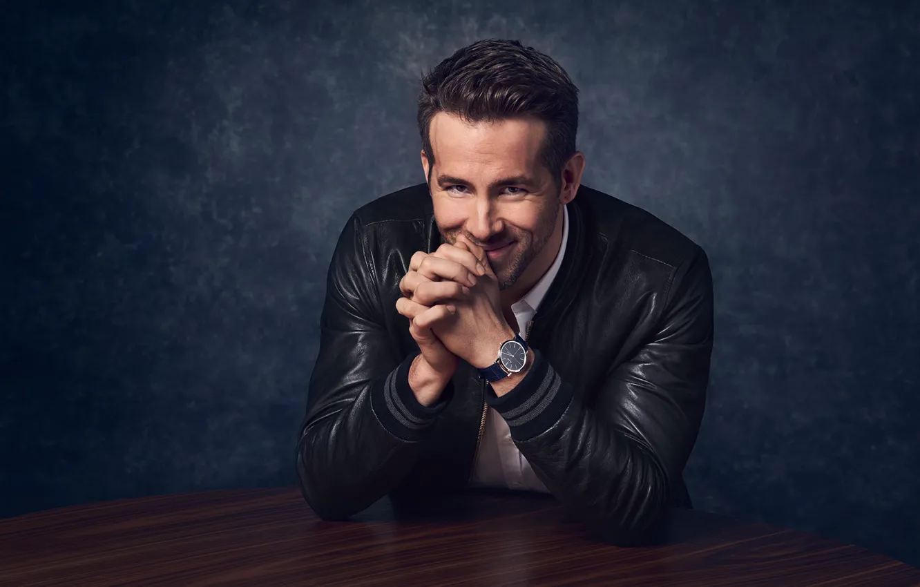 Photo wallpaper pose, smile, watch, jacket, actor, Ryan Reynolds, Ryan Reynolds