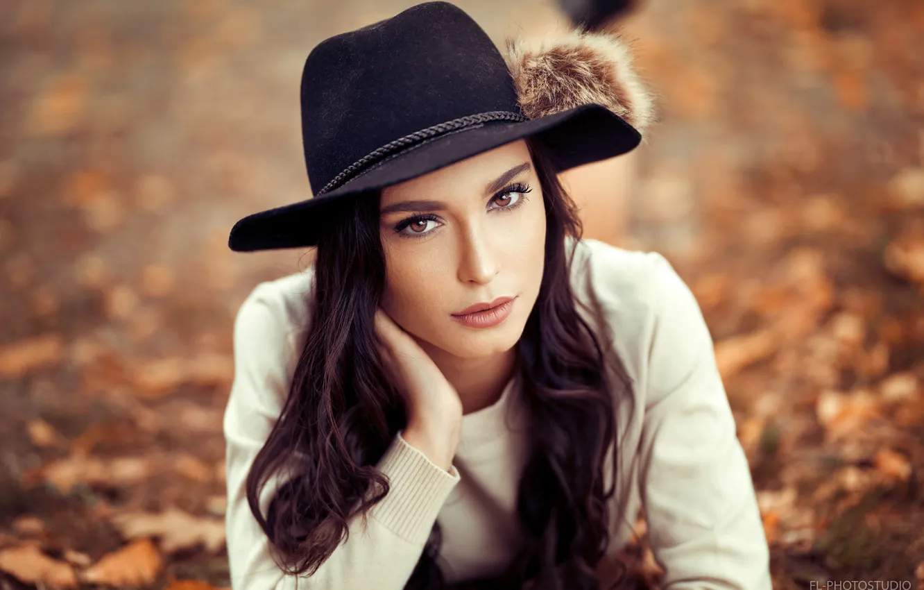 Photo wallpaper autumn, look, pose, background, model, portrait, hat, makeup