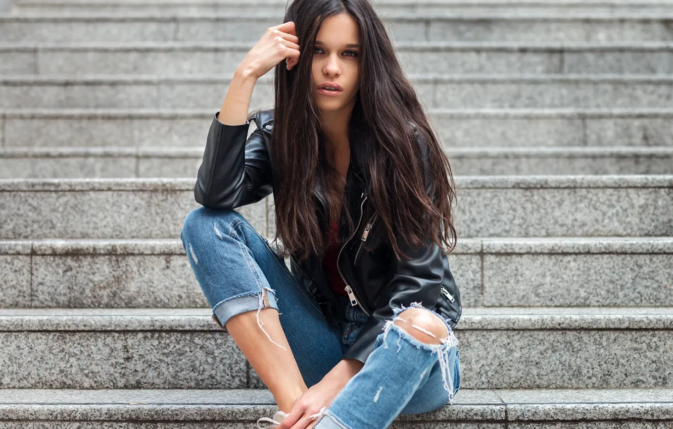 Photo wallpaper Girl, long hair, brown eyes, photo, model, lips, jeans, face