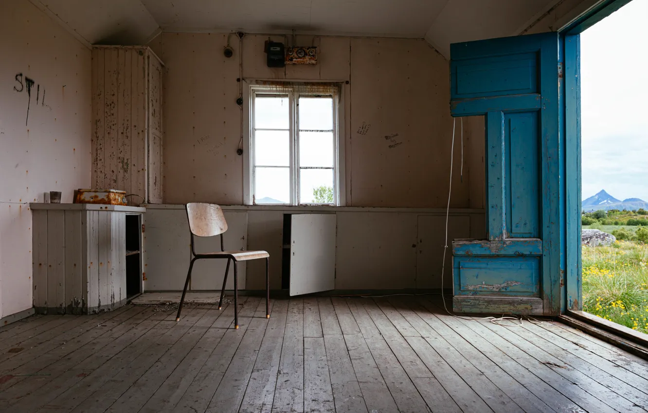 Photo wallpaper room, the door, chair, naturalism