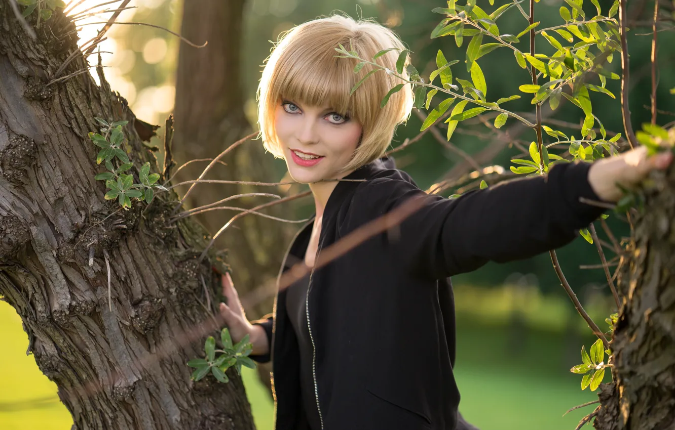Photo wallpaper girl, trees, face, smile, hair, Sophia
