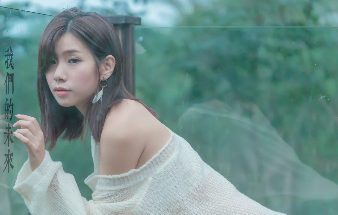 Photo wallpaper look, glass, Asian, shoulders, sweater