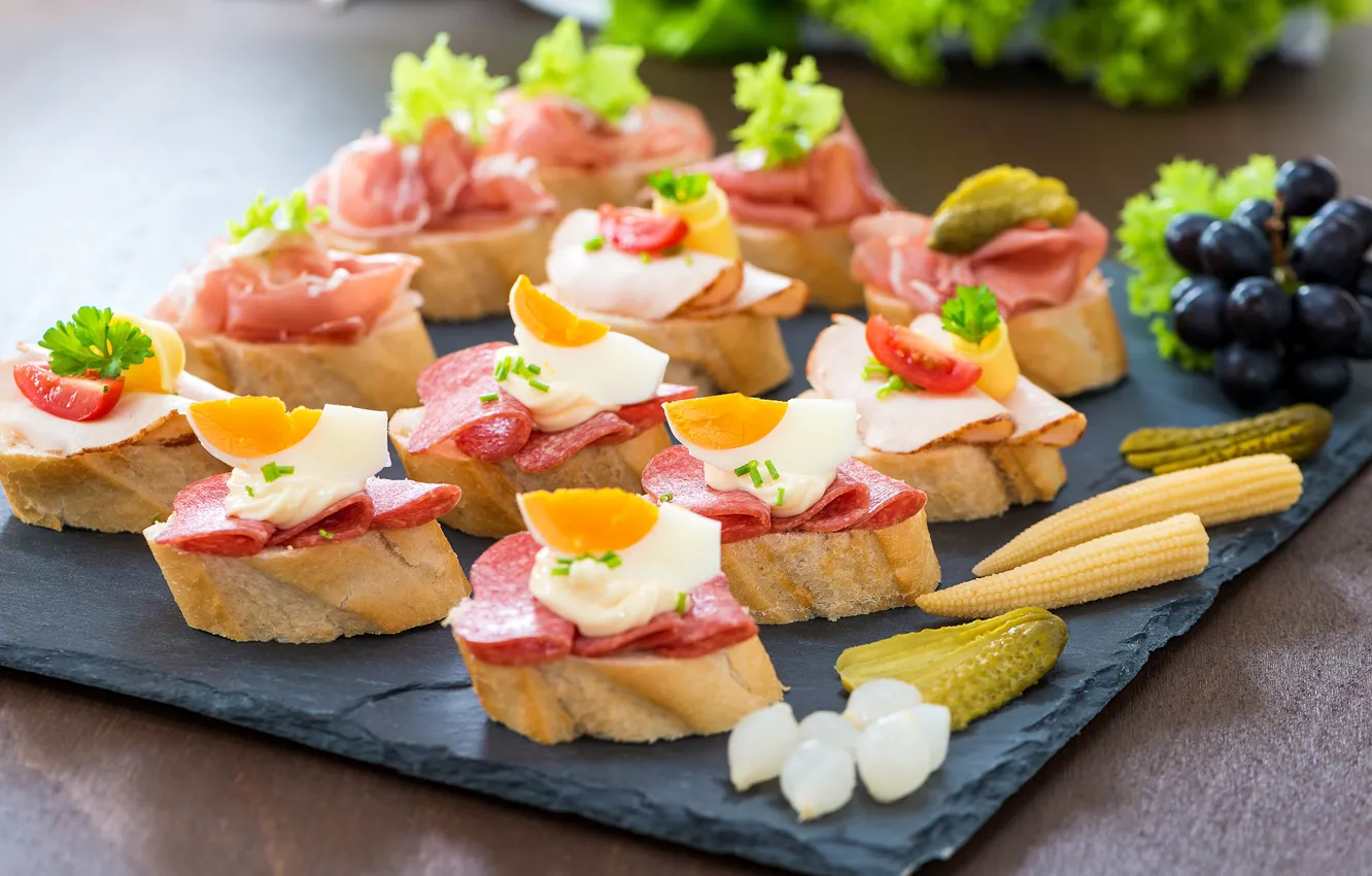 Photo wallpaper eggs, blur, bread, tomatoes, sausage, sandwiches