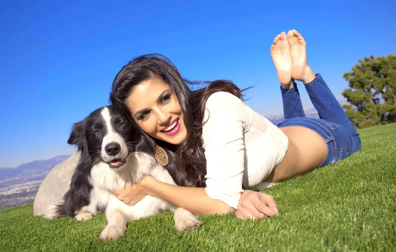 Photo wallpaper the sky, grass, smile, model, dog, actress, brunette, Sunny Leone