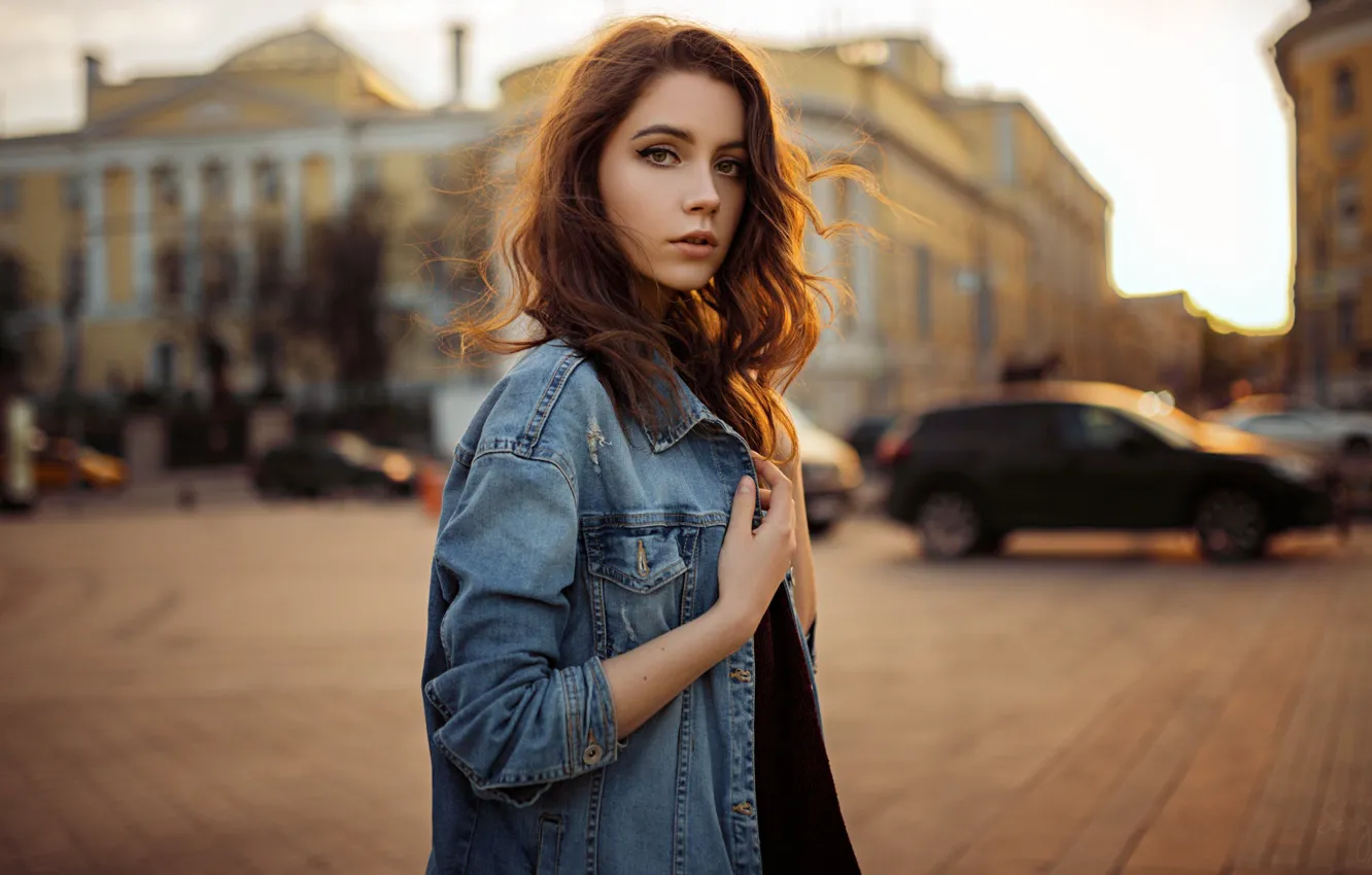 Photo wallpaper city, girl, long hair, cars, brown eyes, photo, photographer, model