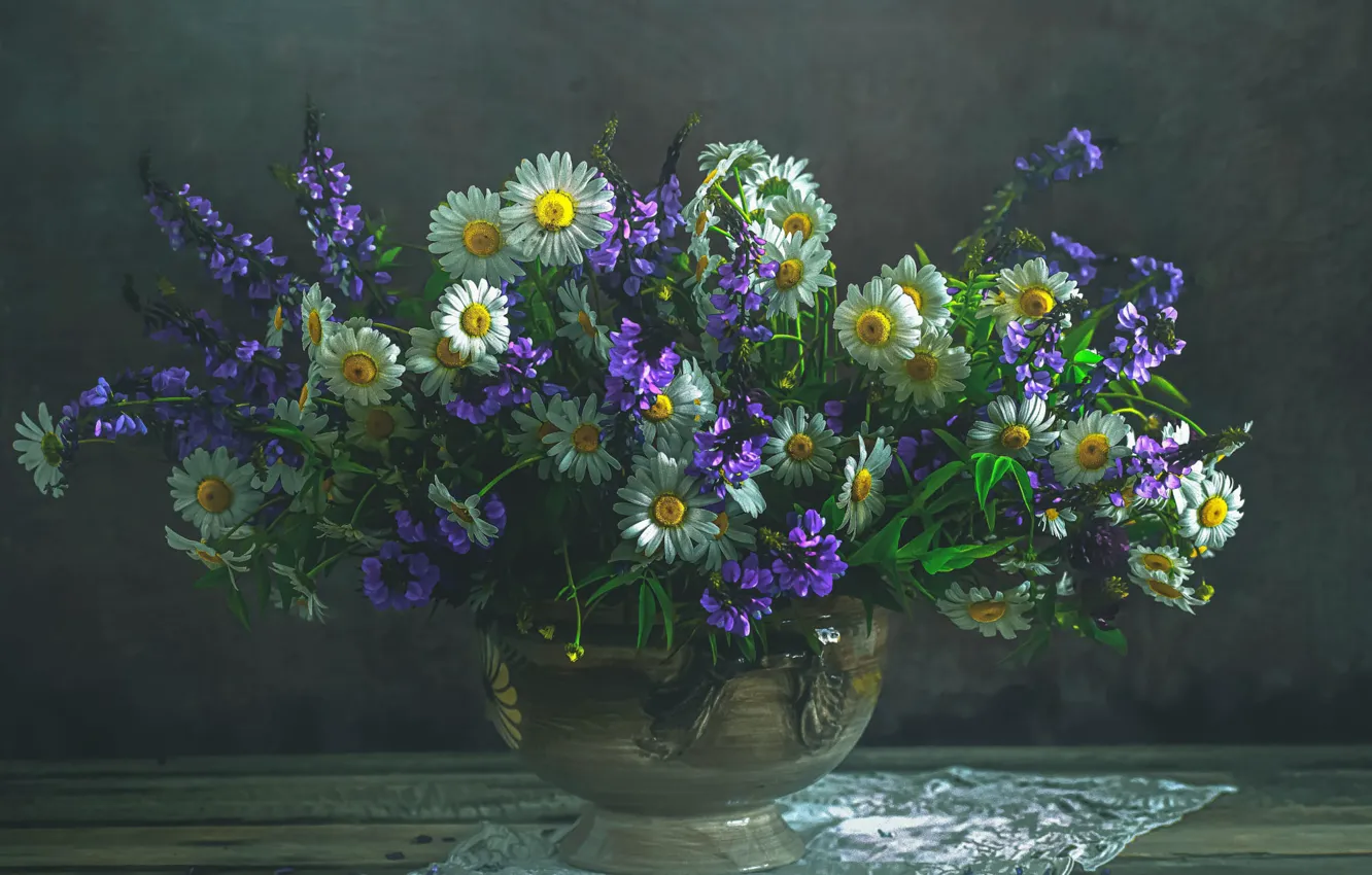 Photo wallpaper flowers, table, chamomile, bouquet, vase, white, still life, field