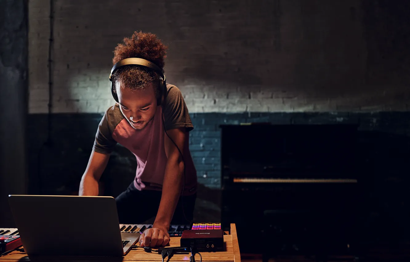 Photo wallpaper sennheiser, mastering, Sennheiser, Sennheiser HD 400 PRO, Soft velour ear pads, Precise sound, Weight 240 …