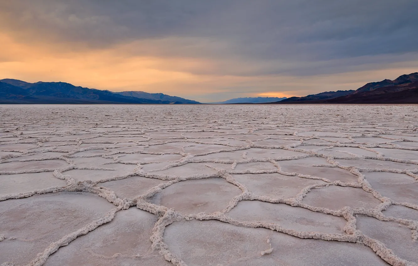 Photo wallpaper mountains, clouds, Valley