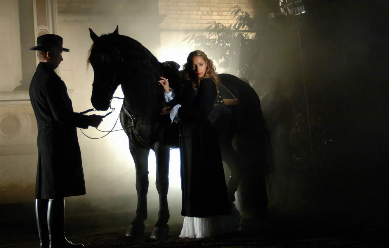 Photo wallpaper horse, Leona Lewis, secrets