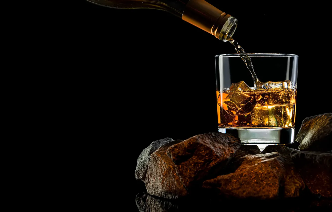 Photo wallpaper stones, glass, bottle, black background, whiskey