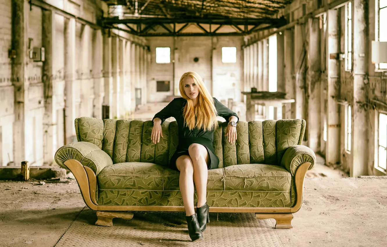 Photo wallpaper girl, pose, sofa