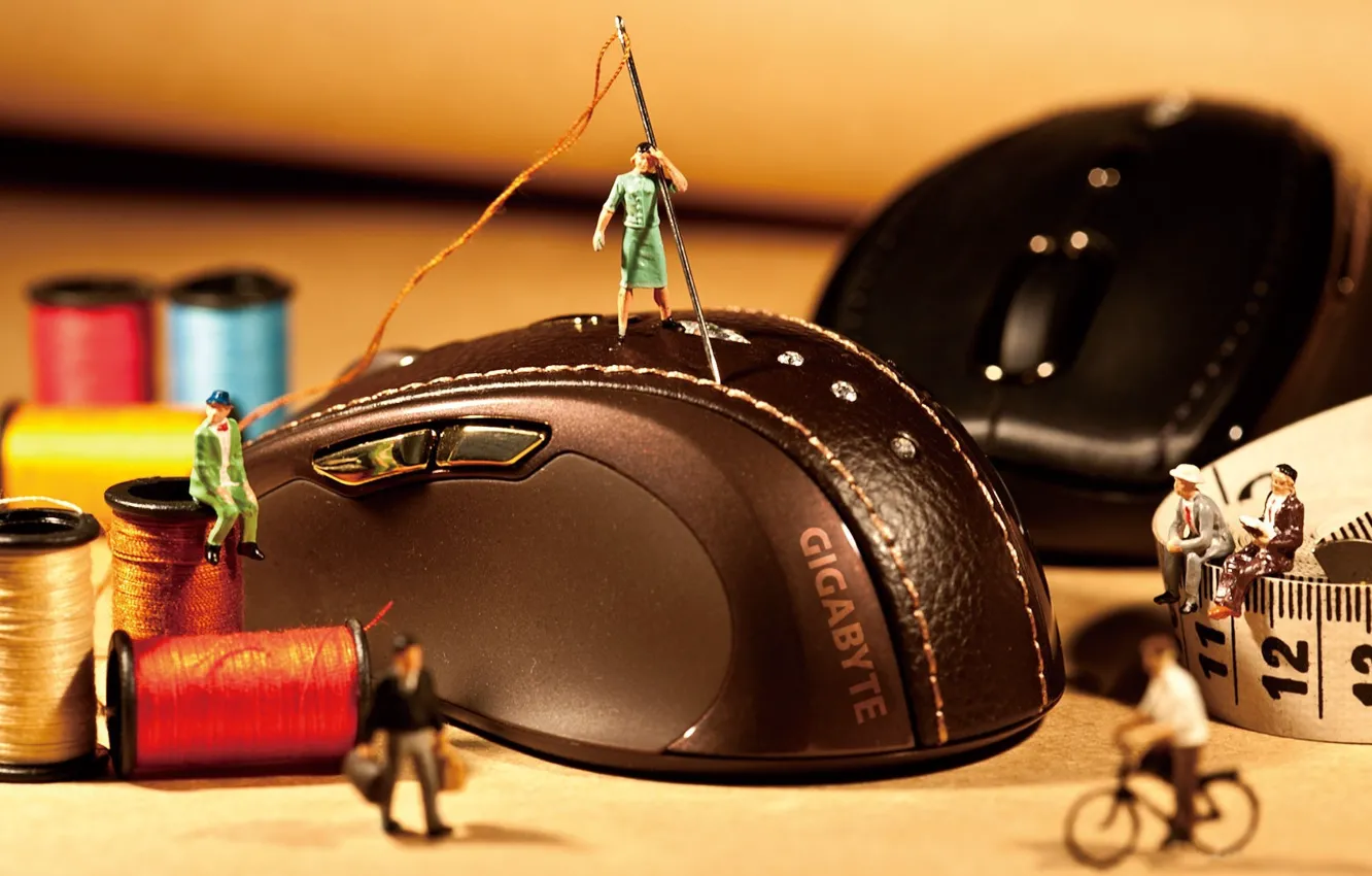 Photo wallpaper men, mouse, thread