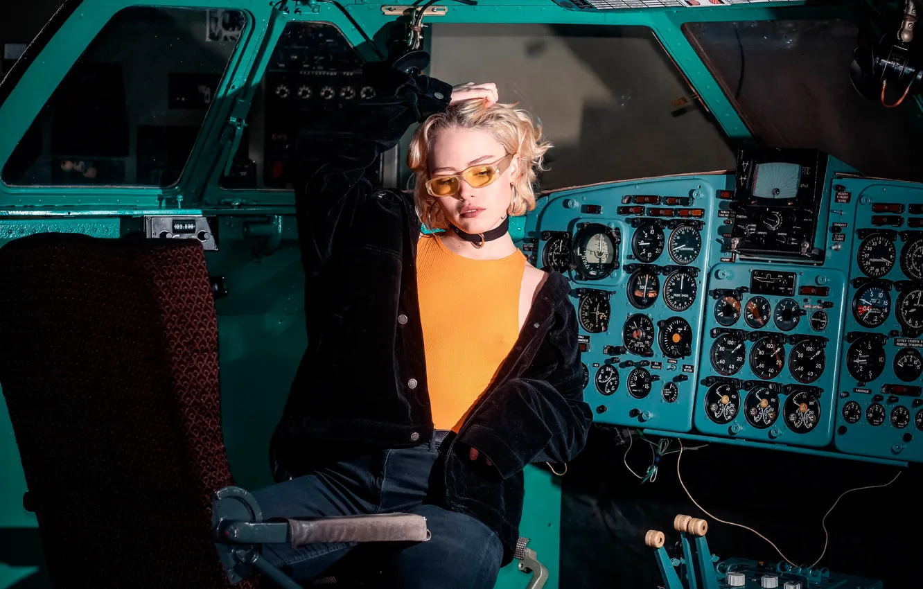 Photo wallpaper Aerospace center, devices, girl, cabin
