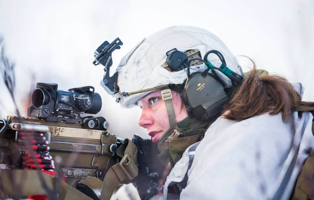 Photo wallpaper winter, girl, soldiers, machine gun, Finnmark, Norwegian Military, Bataljon training, Norwegian Military