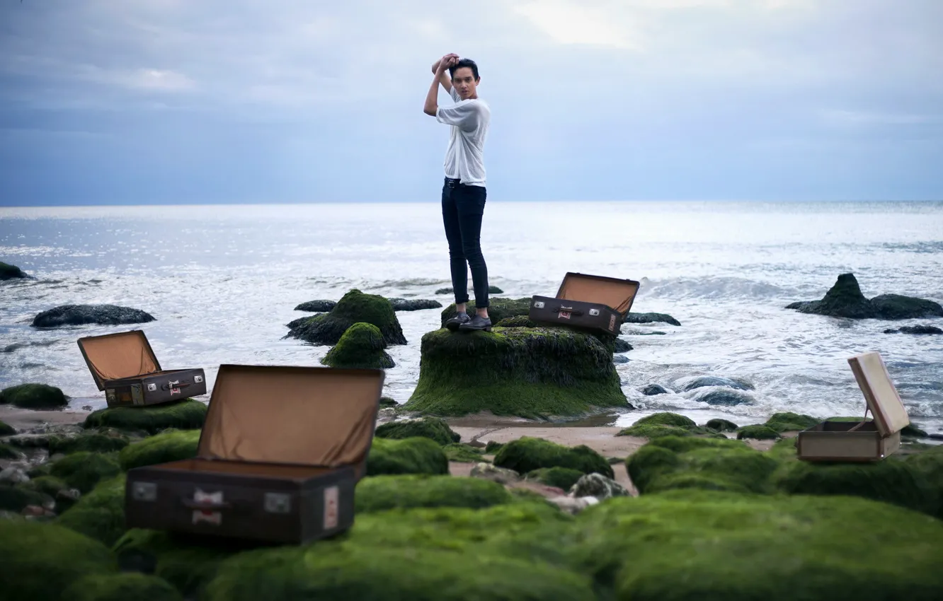 Photo wallpaper sea, the situation, guy, suitcases
