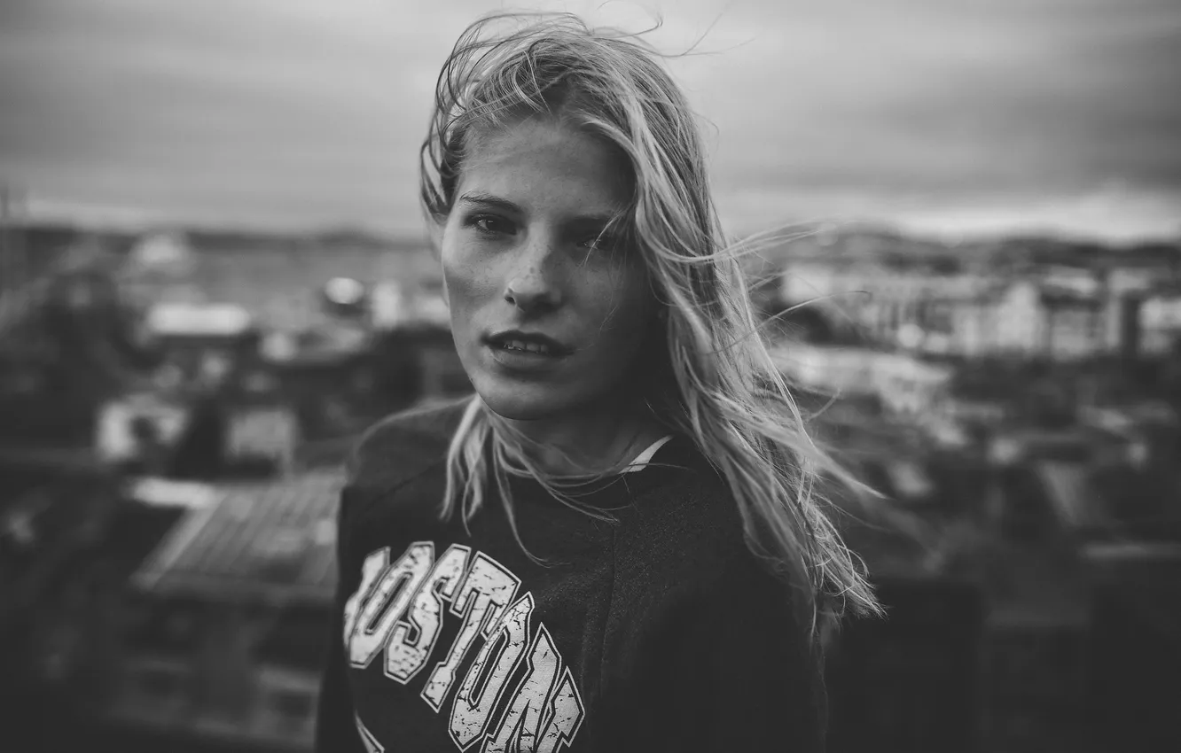 Photo wallpaper roof, girl, the city, the wind, hair, lips, direct look, rainy