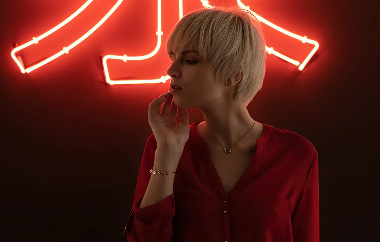 Photo wallpaper girl, light, pose, photo, blouse, chain