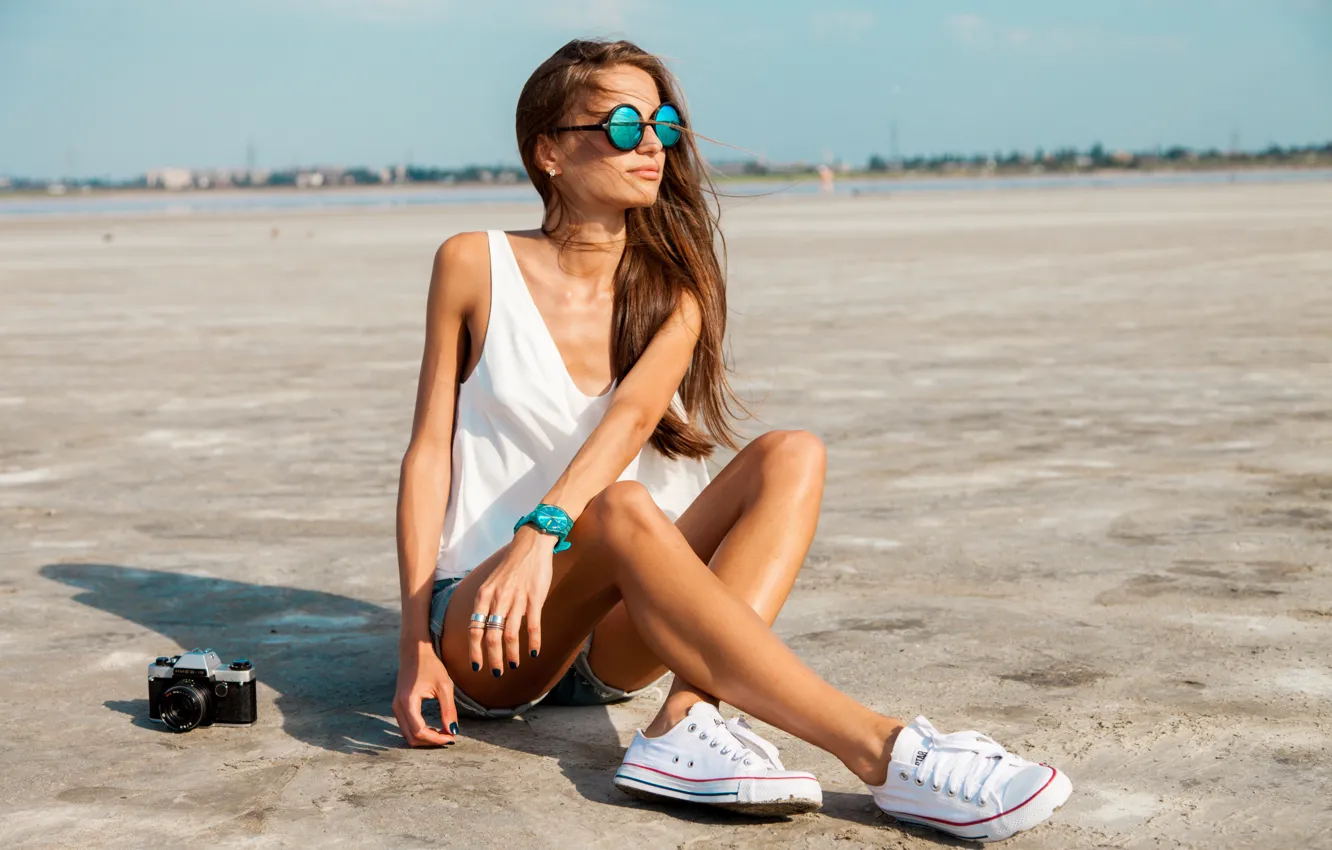 Photo wallpaper girl, sweetheart, shorts, sneakers, glasses, cute