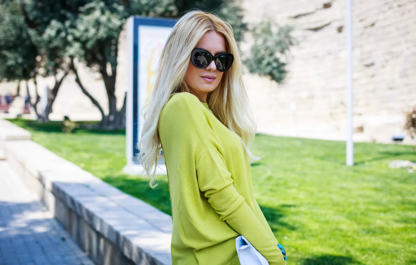 Photo wallpaper summer, girl, face, background, hair, glasses